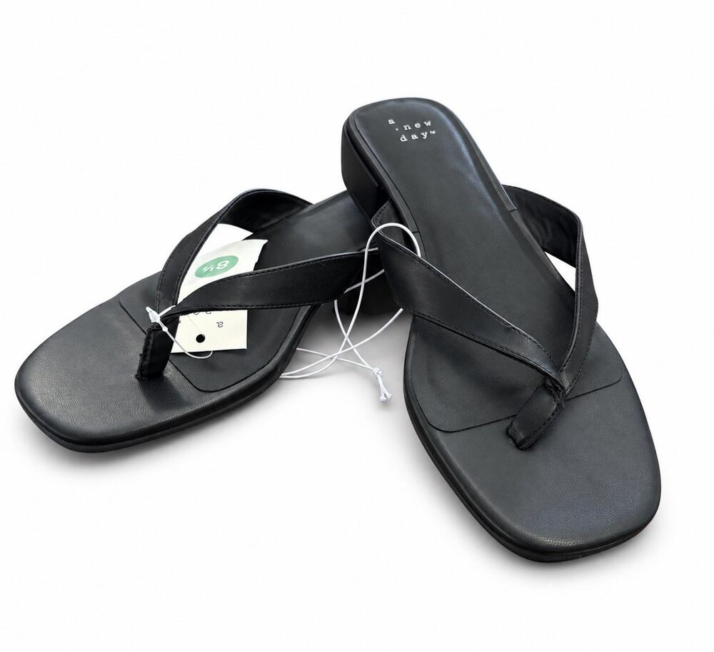 A New Day Iona Women’s Black Thong Sandals Size 8.5 Memory Foam Low Heel NWT